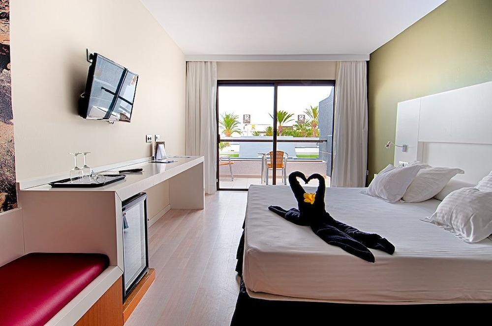 R2 Romantic Fantasia Dreams & Suites Hotel (Adults Only) Tarajalejo Exterior photo